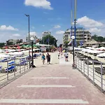 Апартаменти Billy's Two- Bed For Rent At Sunny *