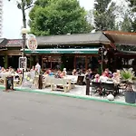 Апартаменти Billy's Two- Bed For Rent At Sunny Сонячний Берег