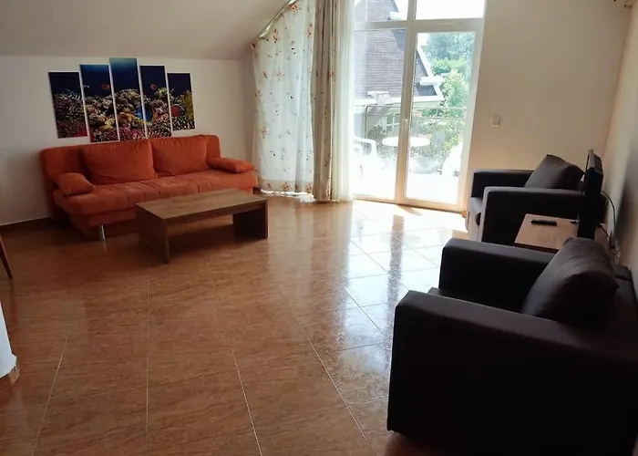 Billy's Two- Bed For Rent At Sunny * Сонячний Берег