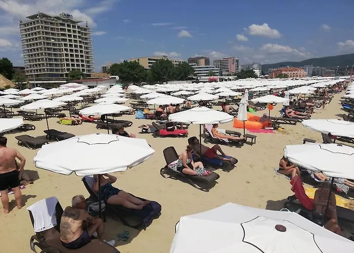 Апартаменти Billy's Two- Bed For Rent At Sunny *