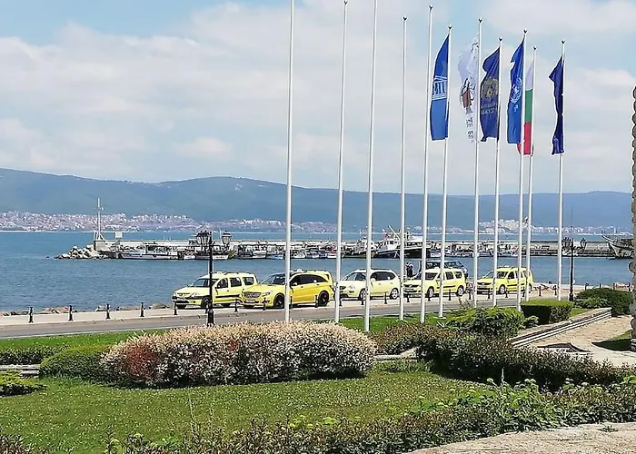 Апартаменти Billy's Two- Bed For Rent At Sunny