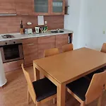 Lägenhet Billy's Two- Bed For Rent At Sunny Slăntjev Brjag