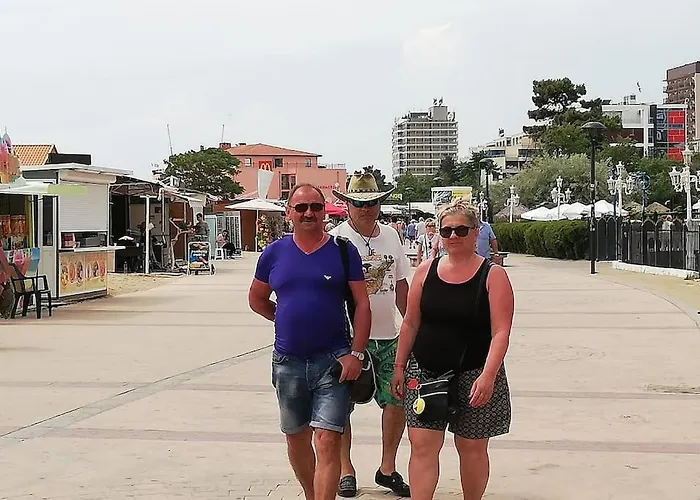 Billy's Two- Bed For Rent At Sunny Lägenhet *